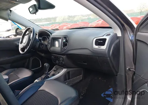 2019 Jeep Compass Latitude 4X4 из США, поврежденный, VIN 3C4NJDBB3KT849487